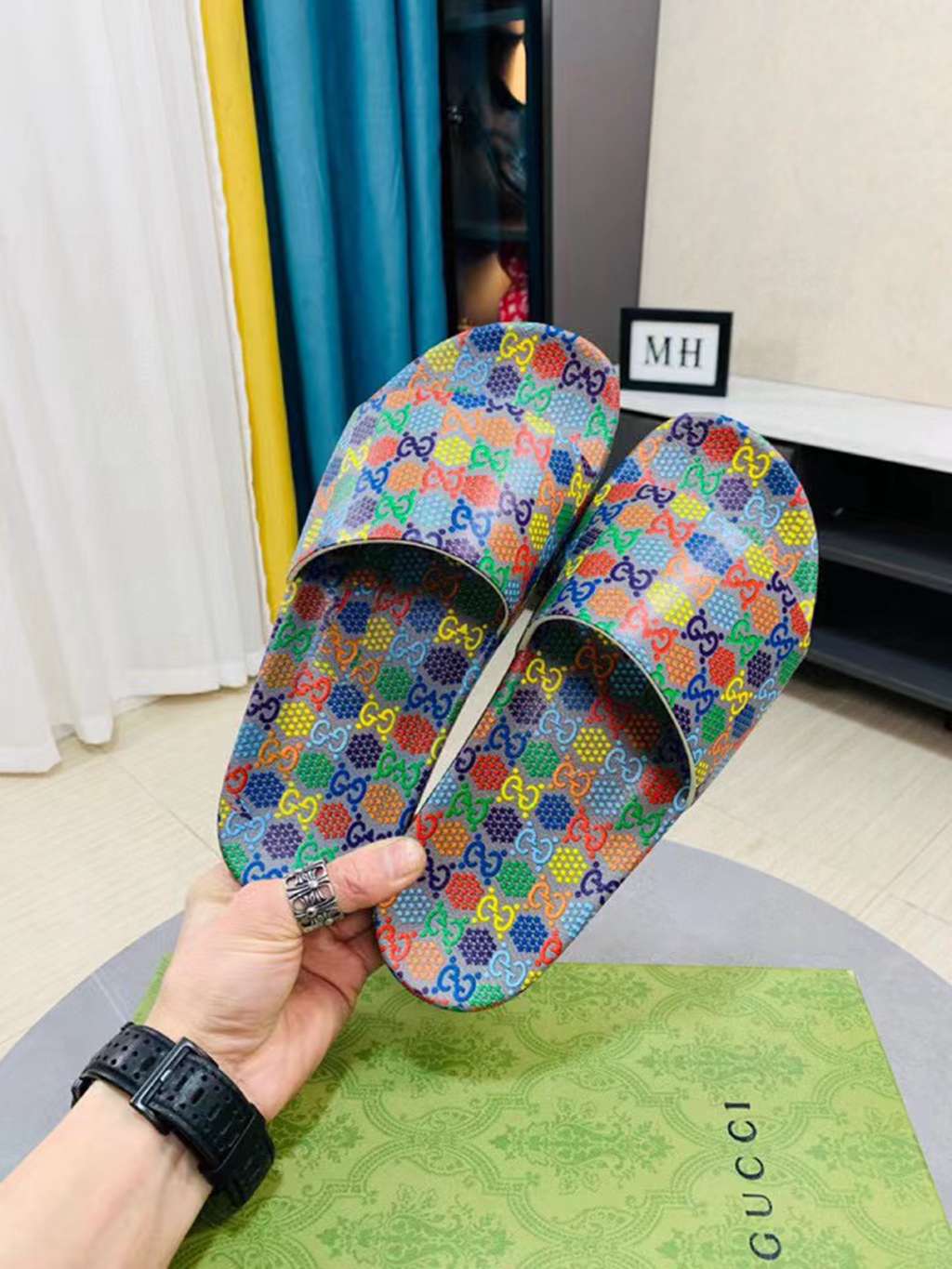 SANDALS